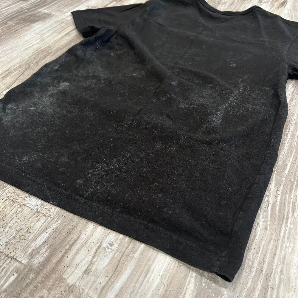 Guess Men's distressed grunge y2k streetwear black cotton v-neck t-shirt - Picture 5 of 5
